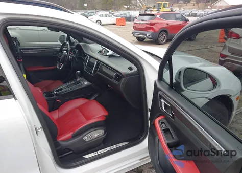 2018 Porsche Macan Gts z USA, uszkodzony, nr VIN WP1AG2A51JLB63227